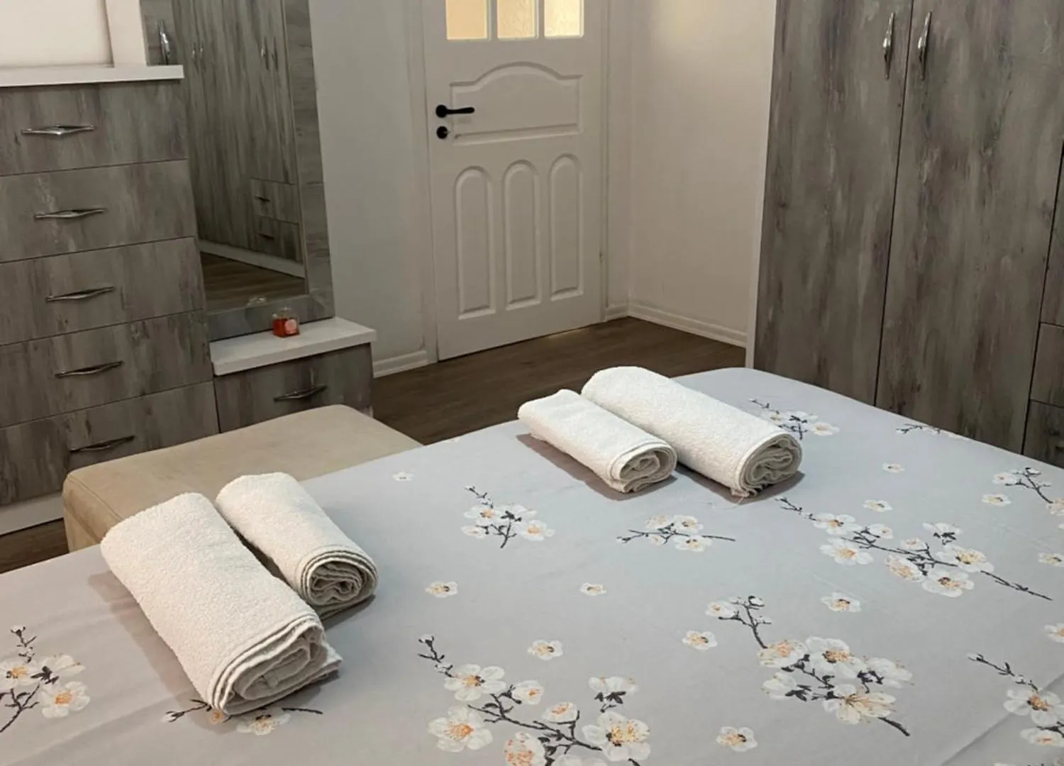 Tirana Leasing&Rentals Selitë e Vogël アルバニア