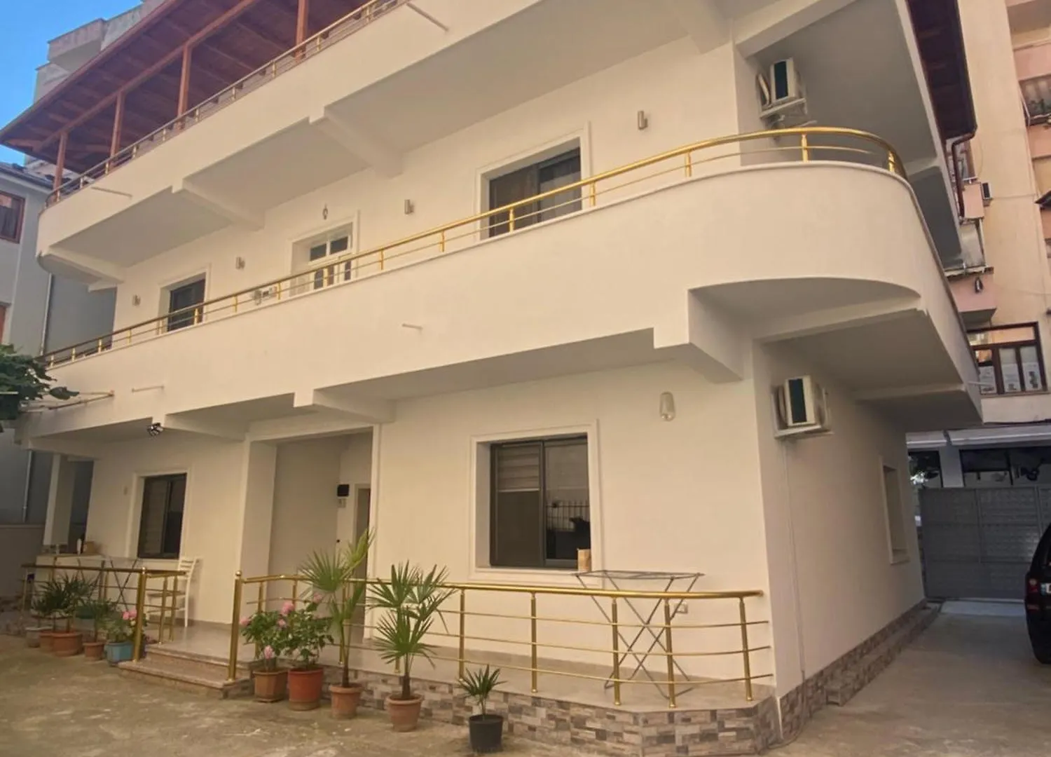 Tirana Leasing&Rentals Selitë e Vogël 0*,  アルバニア